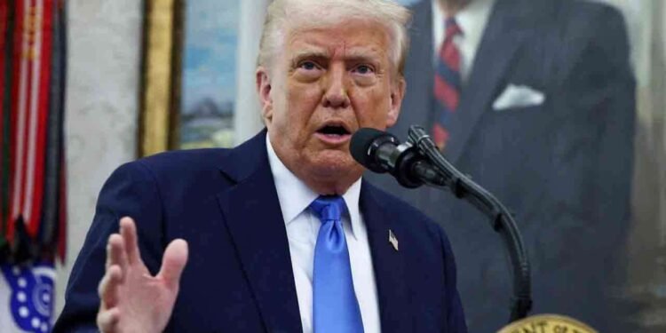 பொய் செய்திகளை பரப்புவதாக டிரம்ப் குற்றச்சாட்டு