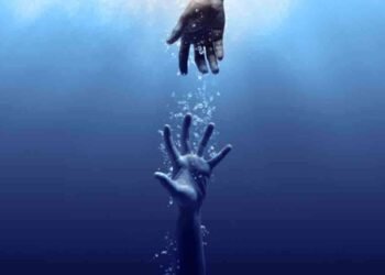 இருவரின் உயிரை காப்பாற்றிய பொலிஸார்