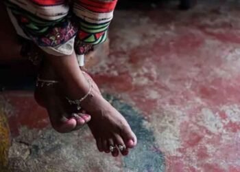 மனைவியை அடித்துக் கொன்ற கணவன்