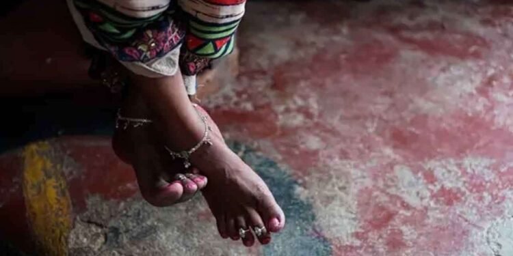 மனைவியை அடித்துக் கொன்ற கணவன்