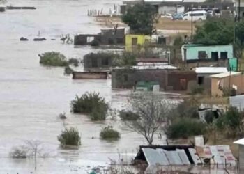 வெள்ளத்தில் சிக்கி 49 பேர் உயிரிழப்பு