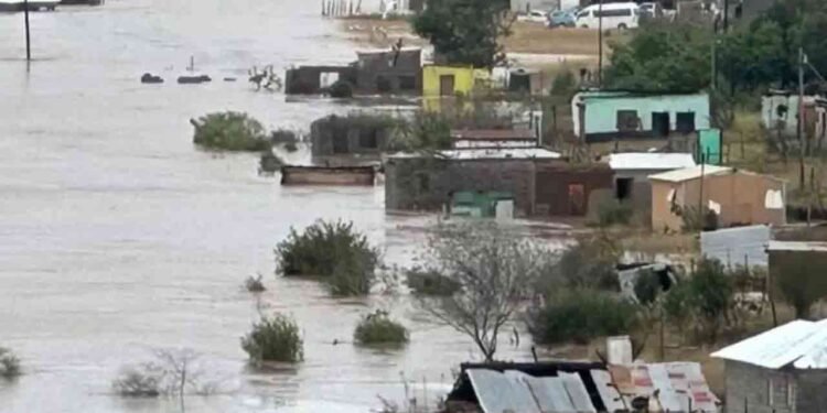 வெள்ளத்தில் சிக்கி 49 பேர் உயிரிழப்பு