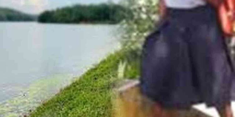 பகிடிவதையை தாங்க முடியாமல் ஆற்றில் குதித்த மாணவி