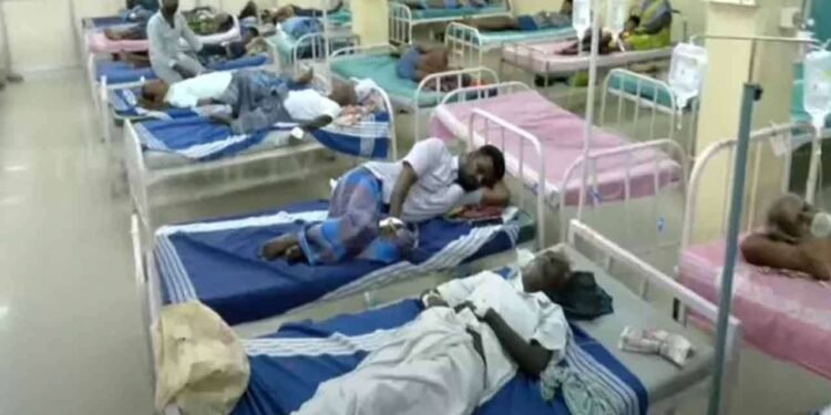 அன்னதானத்தில் பங்கேற்ற 100இற்கும் மேற்பட்டோர் வைத்தியசாலையில் அனுமதி