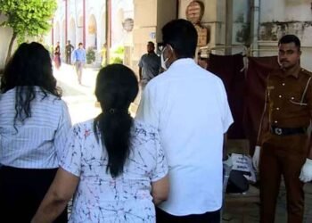 நீதிமன்றம் அழைத்துவரப்பட்ட கெஹெலிய, மனைவி மற்றும் மகள்