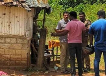 வவுனியாவில் இரத்தக்கறைகளுடன் சடலம் மீட்பு!