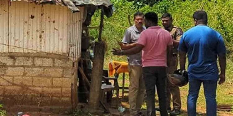 வவுனியாவில் இரத்தக்கறைகளுடன் சடலம் மீட்பு!