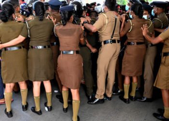 ஆயிரம் பெண் உத்தியோகத்தர்களை பொலிஸ் சேவையில் நியமிக்க தீர்மானம்!