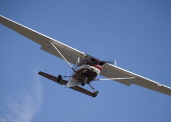 கனடாவில் இரு விமானங்கள் மோதி விபத்து; இருவர் உயிரிழப்பு