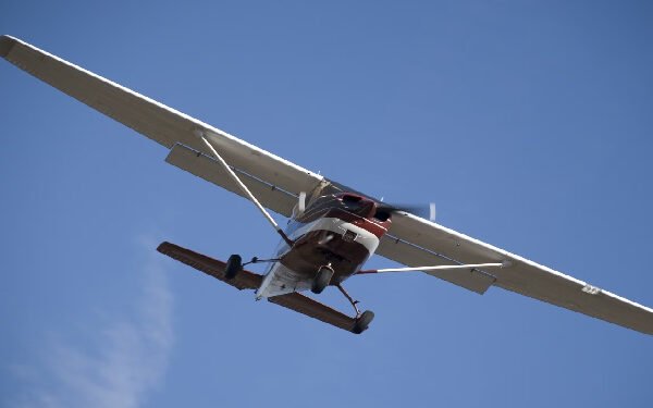 கனடாவில் இரு விமானங்கள் மோதி விபத்து; இருவர் உயிரிழப்பு