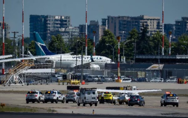 கனடாவில் பெரும் அதிர்வலை ; விமானம் கடத்தப்பட்டதால் முடங்கிய விமான சேவை