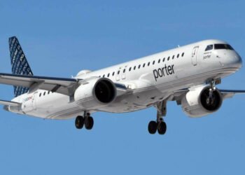 கனடாவில் 91 பயணிகளுடன் பயணித்த விமான அவசர தரையிறக்கம்