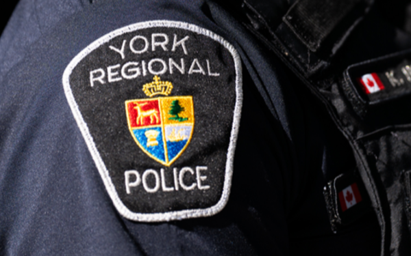 கனடாவில் கார் திருட்டு சந்தேகத்தில் ஒருர் மீது பொலிஸார் துப்பாக்கிச் சூடுகனடாவில் கார் திருட்டு சந்தேகத்தில் ஒருர் மீது பொலிஸார் துப்பாக்கிச் சூடு