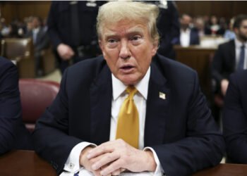 கனடா மீது மேலும் வரி விதிக்கப் போவதாக அமெரிக்கா எச்சரிக்கை