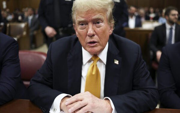 கனடா மீது மேலும் வரி விதிக்கப் போவதாக அமெரிக்கா எச்சரிக்கை