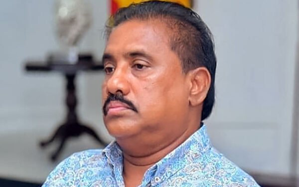 ரோஹித அபேகுணவர்தனவின் மகள் பொலிஸாரிடம் சரண்