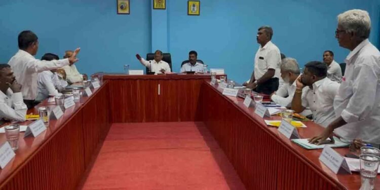 திஸ்ஸ விகாரை தொடர்பாக சட்ட நடவடிக்கை – தீர்மானம் நிறைவேற்றம்