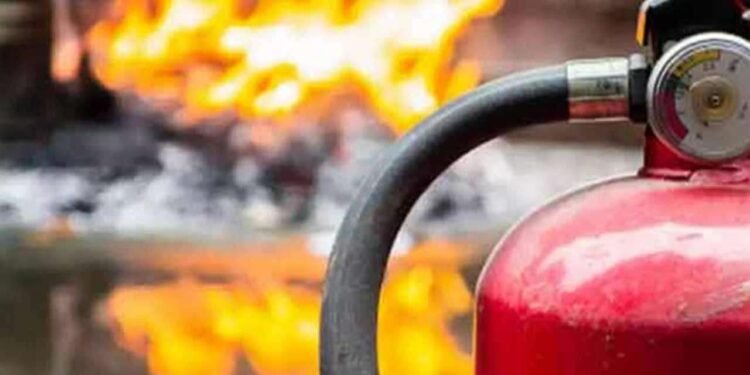 நிட்டம்புவையில் பாரிய தீ விபத்து