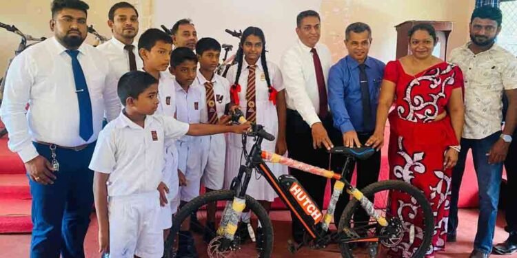 ஹட்ச் மற்றும் கல்வி அமைச்சு ஆகியன ஒன்றிணைந்து அனுராதபுரத்தில் சூழல்நேய போக்குவரத்து வசதிகளுடன் மாணவர்களுக்கு வலுவூட்டியுள்ளன