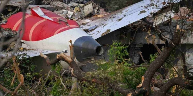 அகமதாபாத் விமான விபத்து : இங்கிலாந்துக்கு மாற்றி அனுப்பப்பட்ட உடல்கள்