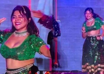 மாணவர்கள் முன் கவர்ச்சி நடனமாடிய பிரபல நடிகை!