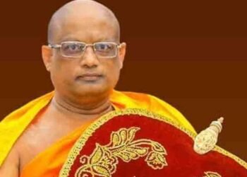 அஸ்கிரி அனுநாயக்க தேரரின் பூதவுடல் உபாலி நினைவு மண்டபத்தில் அஞ்சலிக்காக வைப்பு