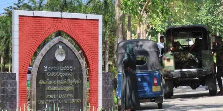 பல்கலைக்கழக மாணவர்கள் 4 உட்பட ஐவர் வைத்தியசாலையில்…