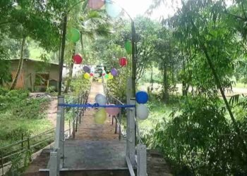 தோட்ட இளைஞர்களின் முயற்சியில் உருவான இரண்டு தொங்கு பாலங்கள்