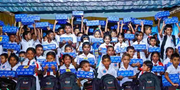 சியெட், இறப்பர் விவசாயிகளின்பிள்ளைகளுக்கு பயனளிக்கும் திட்டத்தில் 6வது பாடசாலைக்கு உதவி வழங்கியது