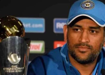 ‘கேப்டன் கூல்’ வாசகத்தை பதிவு செய்கிறார் தோனி