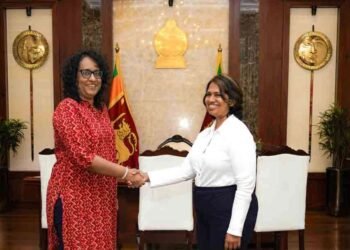 சர்வதேச விருதைப் பெற்ற கலாநிதி நதீஷா பிரதமரை சந்தித்தார்!