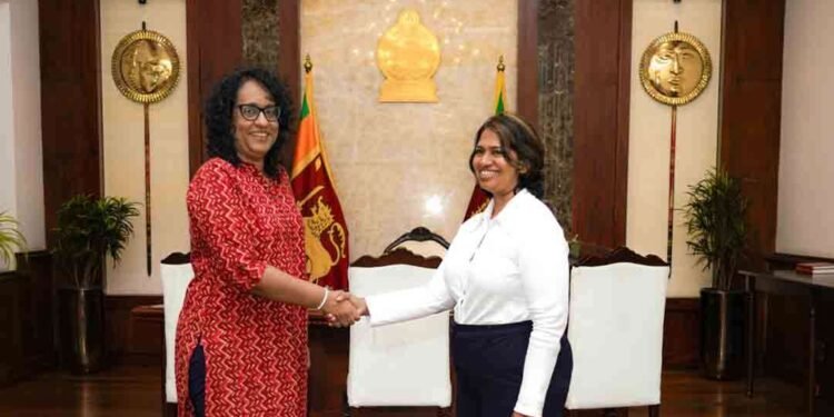 சர்வதேச விருதைப் பெற்ற கலாநிதி நதீஷா பிரதமரை சந்தித்தார்!