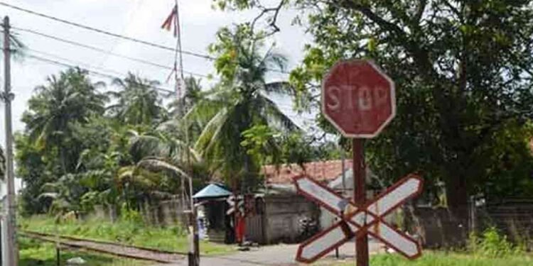 பாதுகாப்பற்ற ரயில் கடவையில் விபத்து – ஸ்தலத்திலேயே ஒருவர் பலி