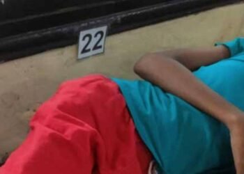 பிரபல தேசிய பாடசாலை ஒன்றில் சக மாணவனை தாக்கிய மாணவன்!