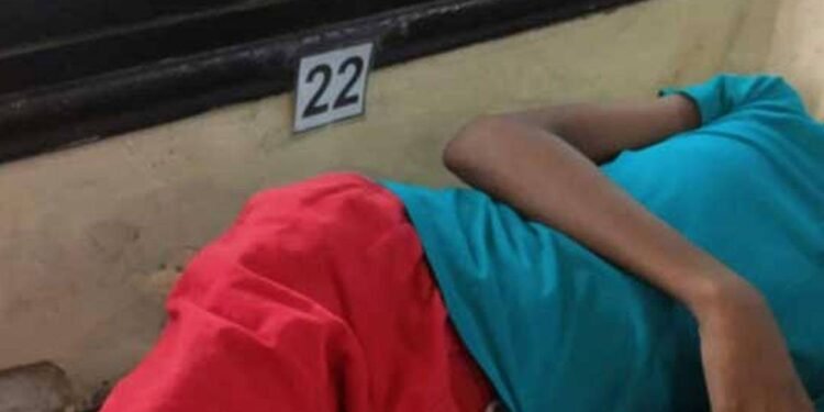 பிரபல தேசிய பாடசாலை ஒன்றில் சக மாணவனை தாக்கிய மாணவன்!