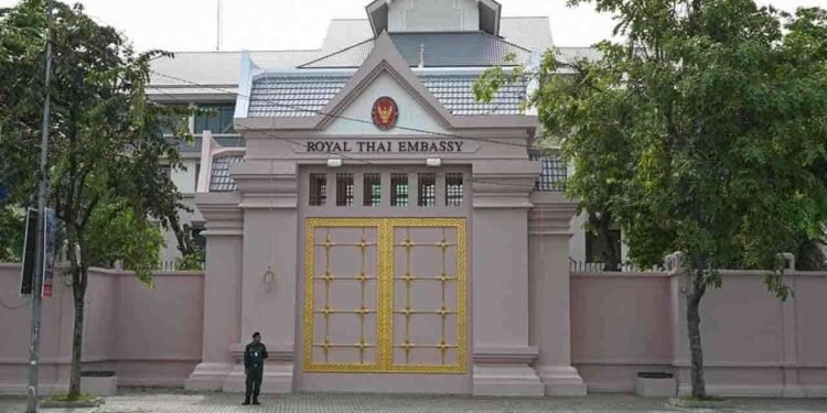 தாய்லாந்து – கம்போடியா எல்லையில் இராணுவ மோதல்