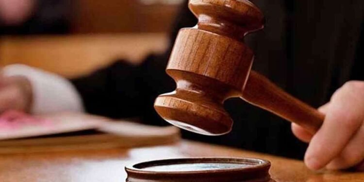 ஆண்கள் மட்டுமே விண்ணப்பிக்கக்கூடிய பதவிக்கு எதிராக பெண்கள் மனுத் தாக்கல்