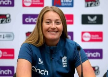 மகளிர் கிரிக்கெட் : சாதனை பட்டியலில் இணைந்த சோபி எக்லெஸ்டோன்