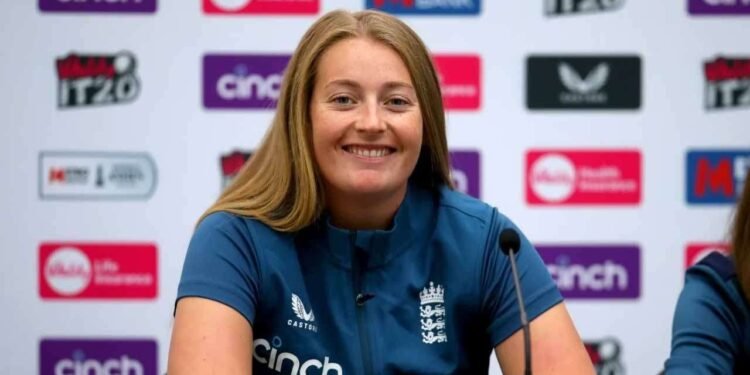 மகளிர் கிரிக்கெட் : சாதனை பட்டியலில் இணைந்த சோபி எக்லெஸ்டோன்