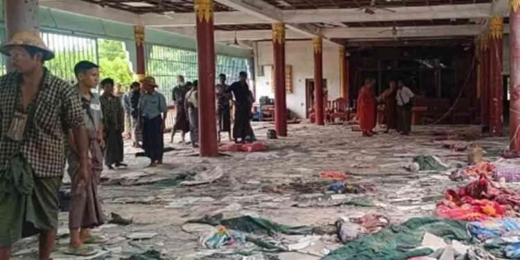 மியன்மாரில் துணிகரம் : புத்த மடாலயத்தில் நடந்த வான்வழி தாக்குதலில் 23 பேர் பலி