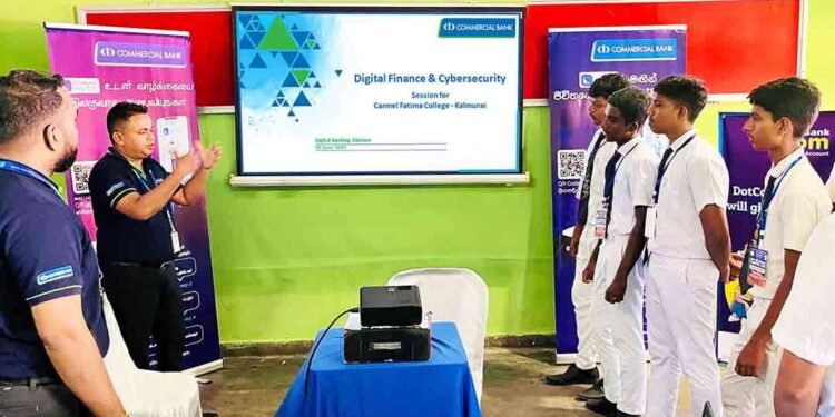 கல்முனையில் நடைபெற்ற ஆண்டு விழா கண்காட்சியில் டிஜிட்டல் கல்வியறிவை கொமர்ஷல் வங்கி ஊக்குவித்தது