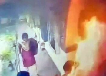 பாலியல் தொல்லை கொடுத்த பேராசிரியர் – கல்லூரிக்குள் தீக்குளித்த மாணவி