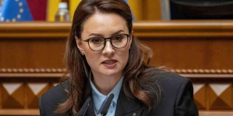 உக்ரைன் நாட்டின் புதிய பிரதமராக யூலியா ஸ்விரிடென்கோ நியமனம்