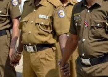 பணி இடைநீக்கம் செய்யப்பட்ட பொலிஸ் அதிகாரிகள் இருவர்!