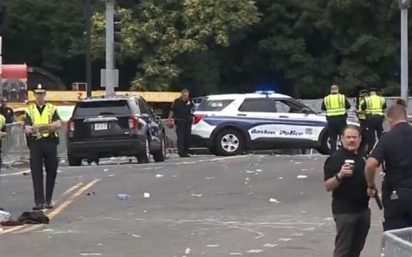 அமெரிக்காவில் நடத்தப்பட்ட துப்பாக்கிச் சூட்டில் மூவர் உயிரிழப்பு