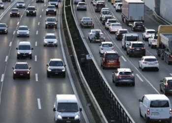 சுவிஸில் அதிவேகமாக வாகனம் செலுத்தியவருக்கு 110,000 டாலர் அபராதம்