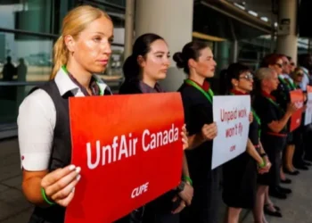 கனடா விமான சேவைகள் திடீர் இரத்து ; விமான பணியாளர்கள் வேலை நிறுத்தம்