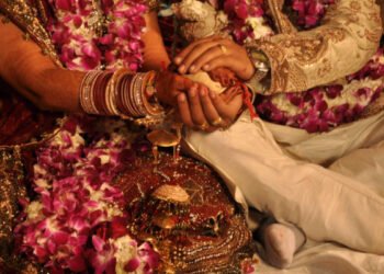 திருமணம் செய்ய வற்புறுத்திய பெண்ணை துண்டாக்கி வீசிய காதலன்; அதிரவைத்த சம்பவம்