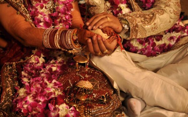 திருமணம் செய்ய வற்புறுத்திய பெண்ணை துண்டாக்கி வீசிய காதலன்; அதிரவைத்த சம்பவம்