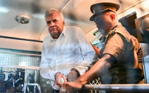 ரணில் விக்ரமசிங்க சாதாரண விடுதிக்கு மாற்றம்